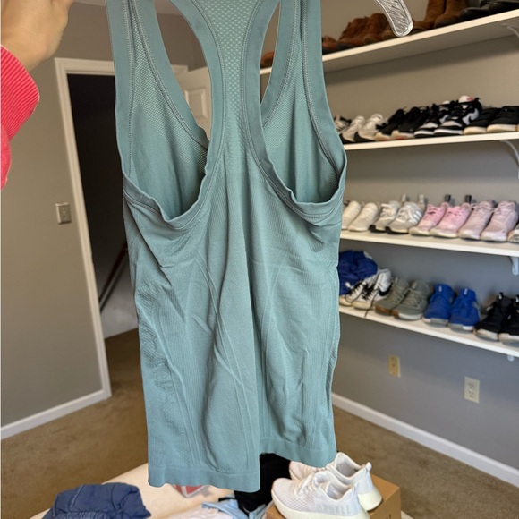 Women’s momentum seamless racerback tank top - Picture 3 of 4